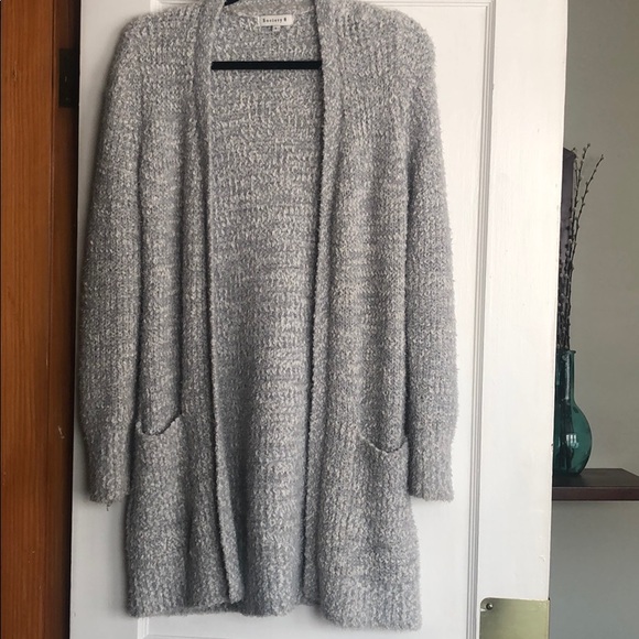 Sweaters - White and gray chunky knit cardigan